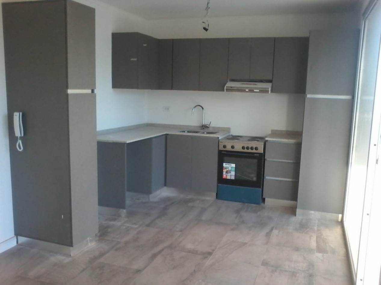PISO 3 AMBIENTES CON BALCON CORRIDO ZONA TORREON