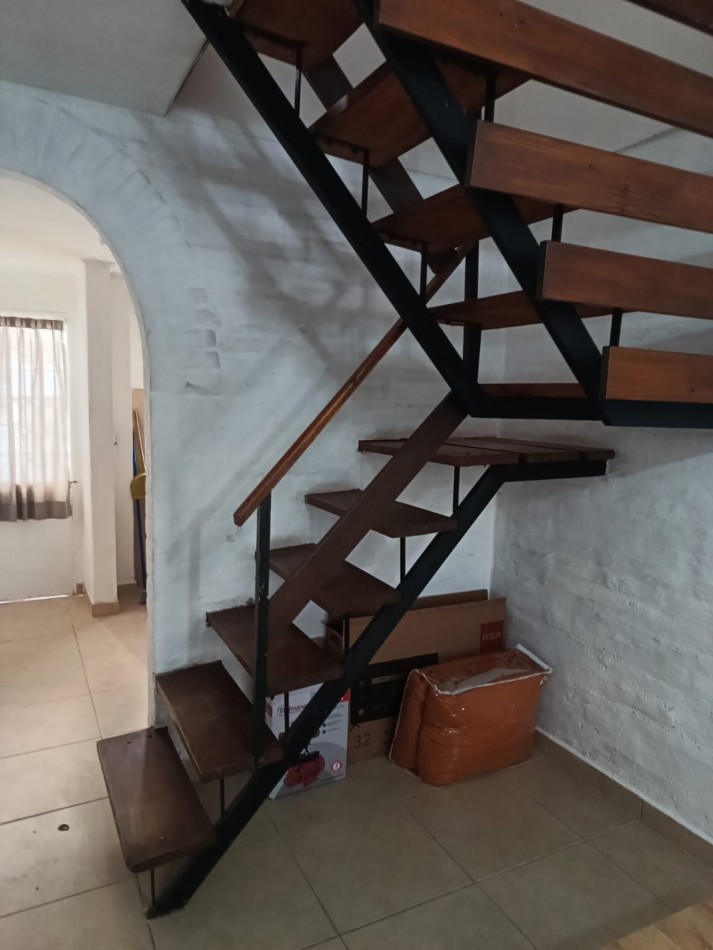 EXCELENTE OPORTUNIDAD! APTO CREDITO. VENTA DUPLEX 3 AMBIENTES CON PATIO Y COCHERA CUBIERTA