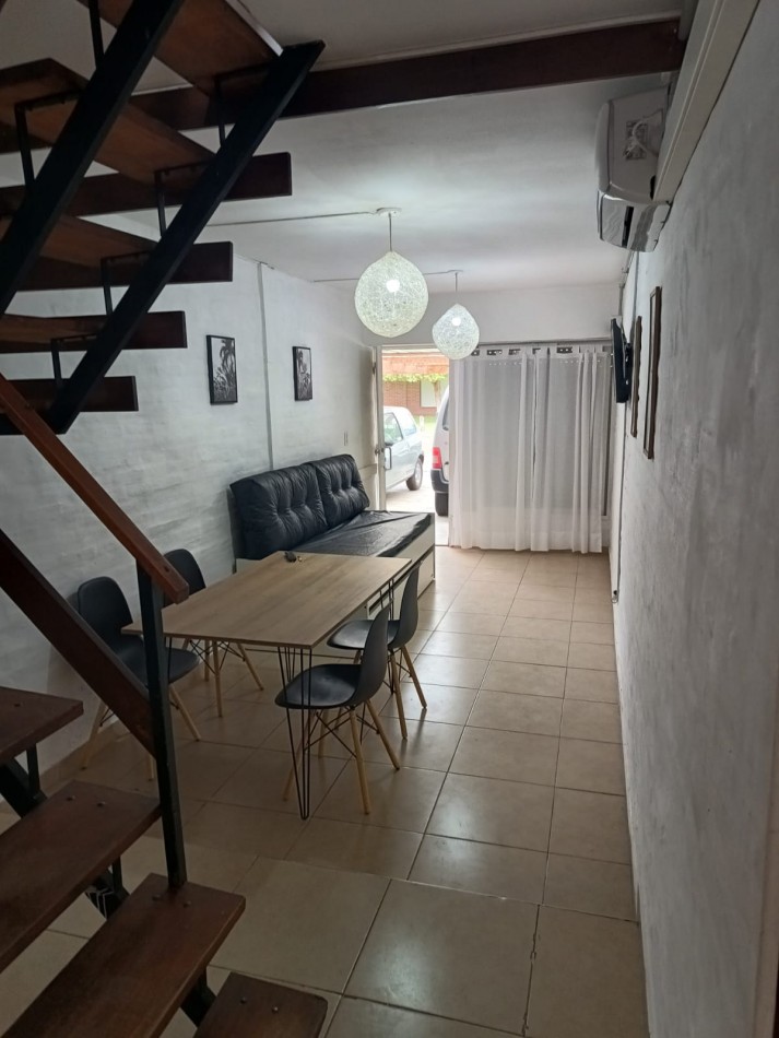 EXCELENTE OPORTUNIDAD! APTO CREDITO. VENTA DUPLEX 3 AMBIENTES CON PATIO Y COCHERA CUBIERTA