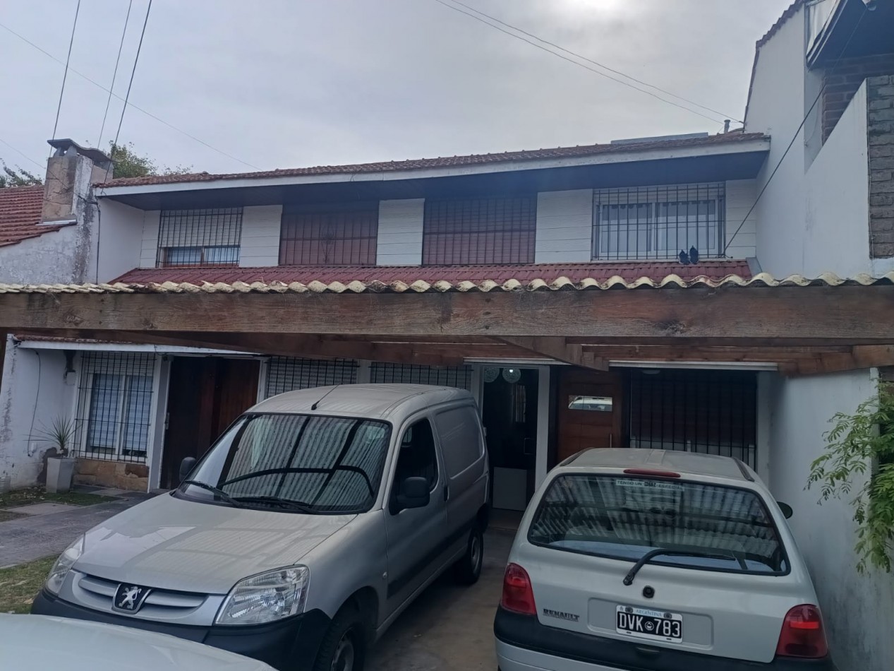 EXCELENTE OPORTUNIDAD! APTO CREDITO. VENTA DUPLEX 3 AMBIENTES CON PATIO Y COCHERA CUBIERTA