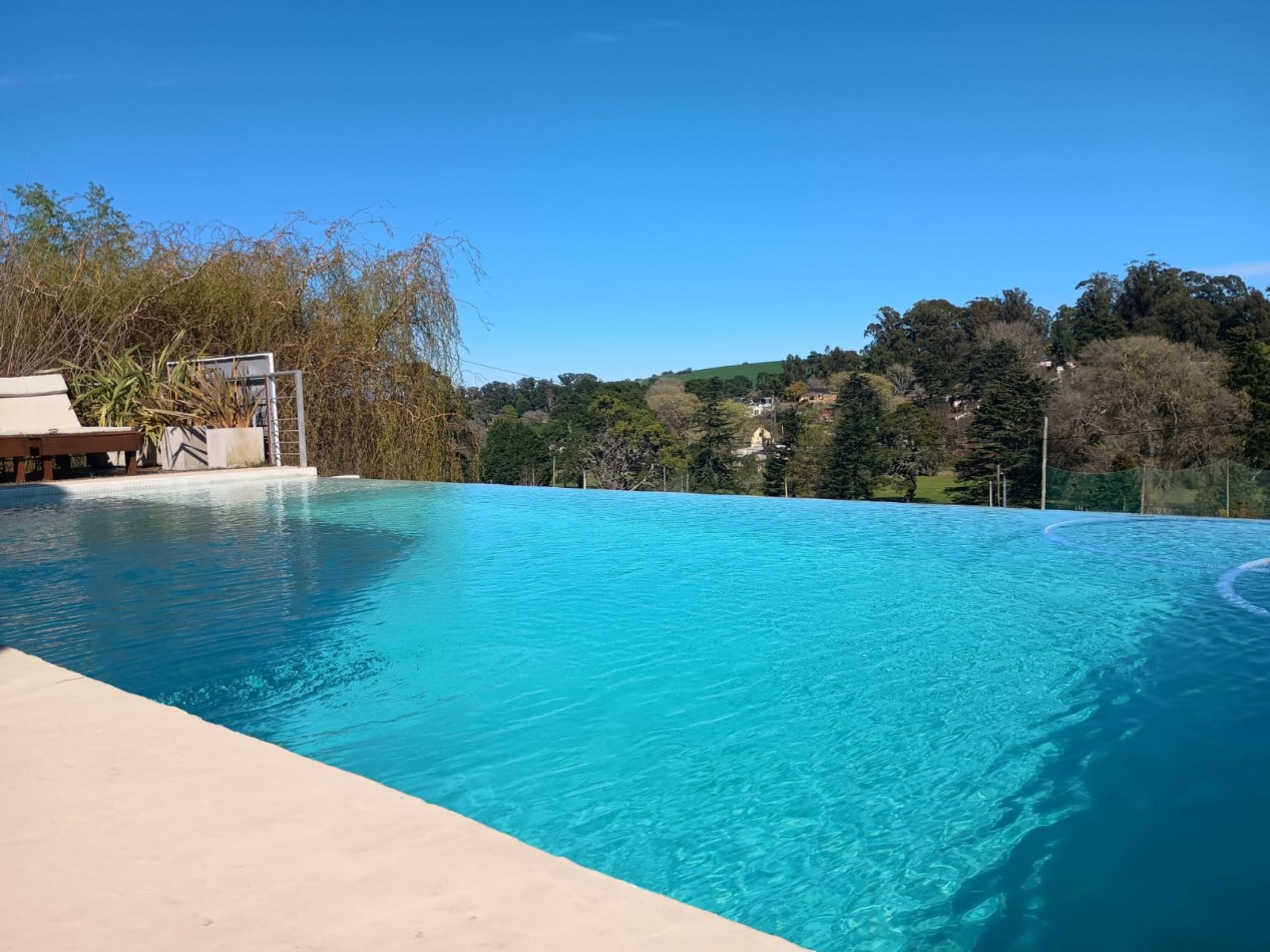 CASA MODERNA CON PILETA EN SIERRAS DE LOS PADRES 