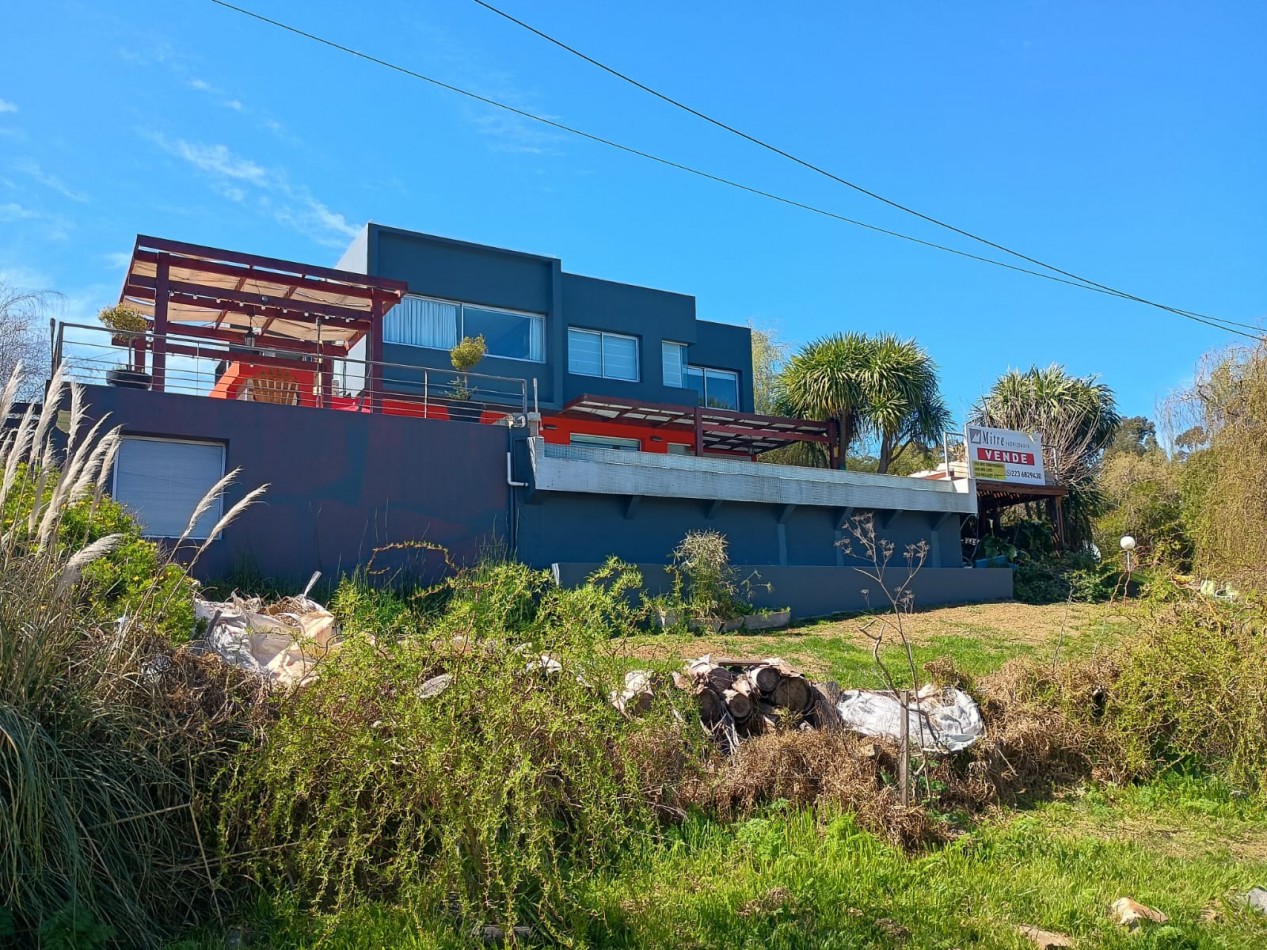 CASA MODERNA CON PILETA EN SIERRAS DE LOS PADRES 