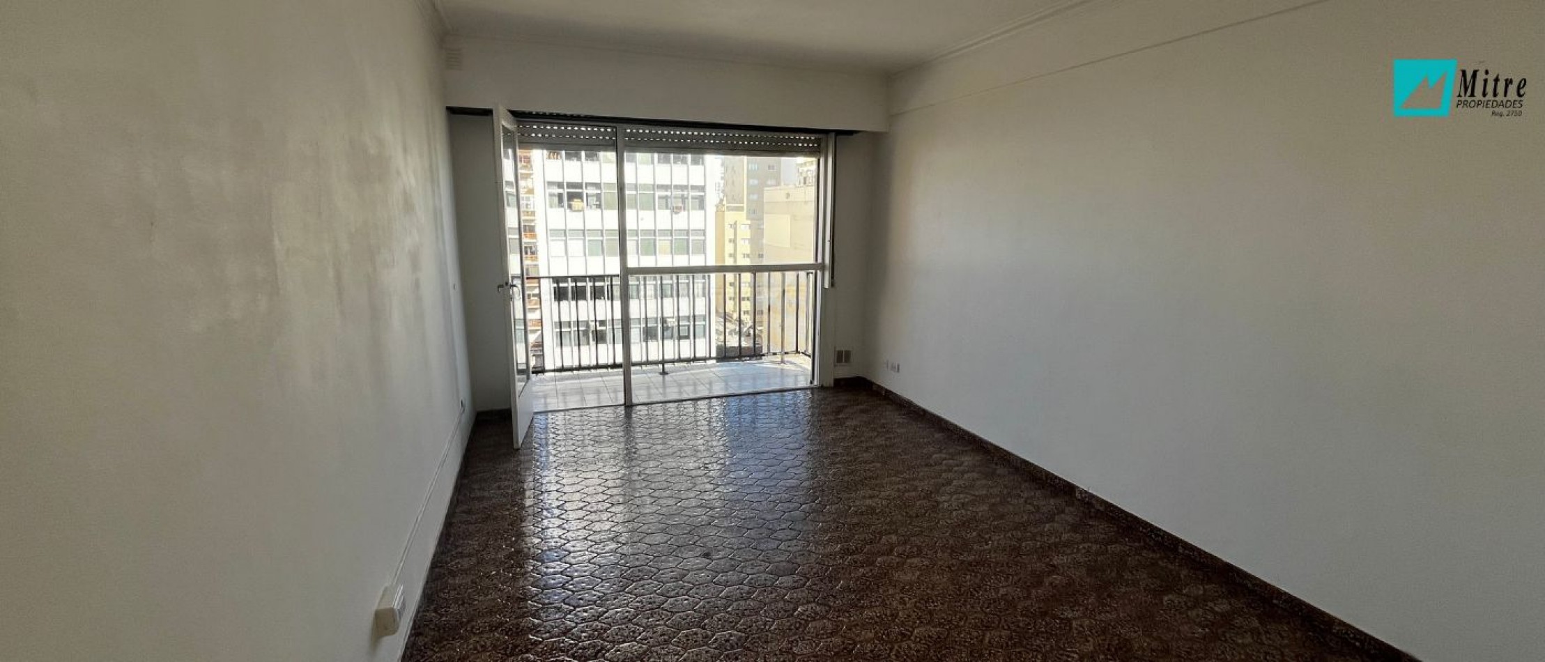 2 AMBIENTES A LA CALLE CON BALCON