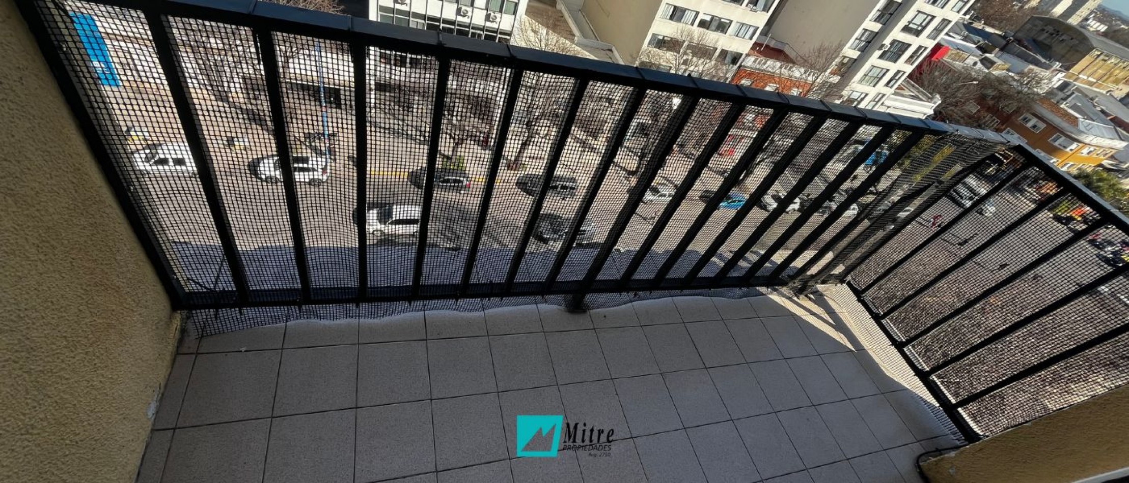 2 AMBIENTES A LA CALLE CON BALCON