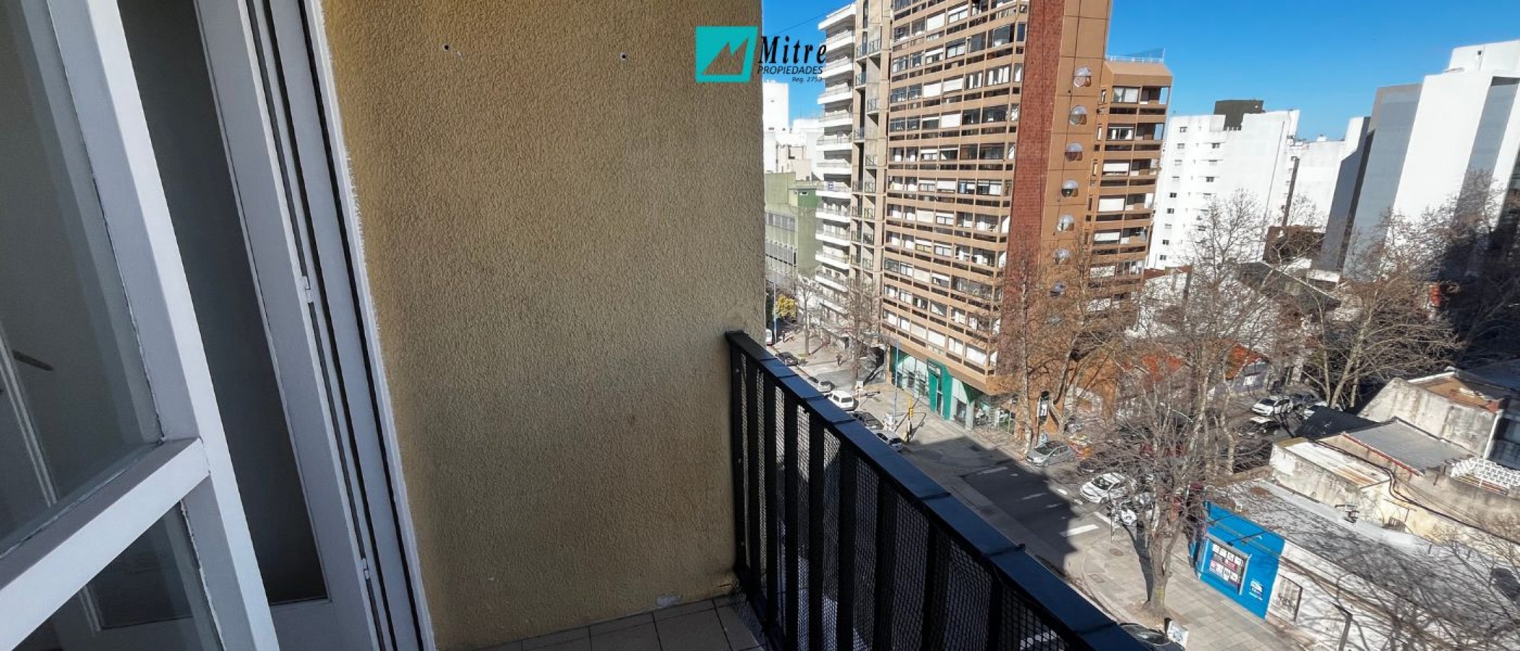 2 AMBIENTES A LA CALLE CON BALCON