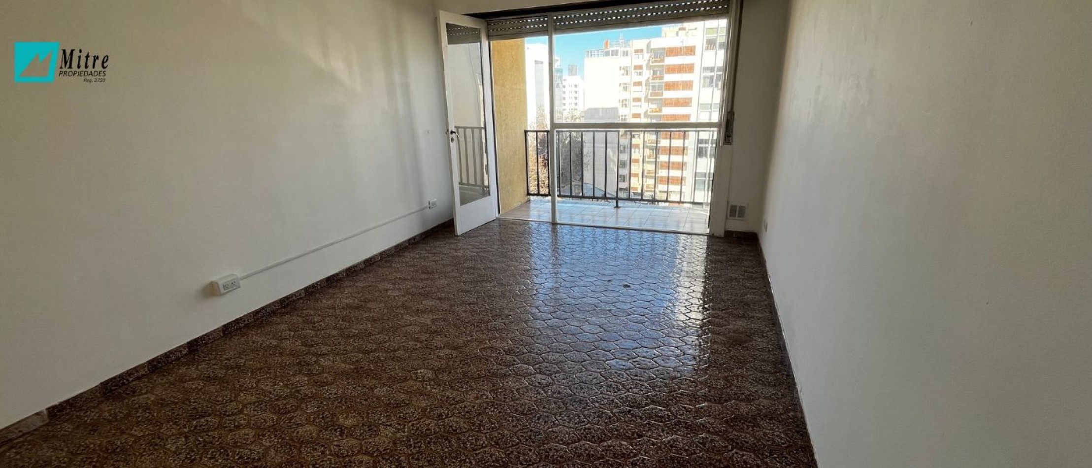 2 AMBIENTES A LA CALLE CON BALCON