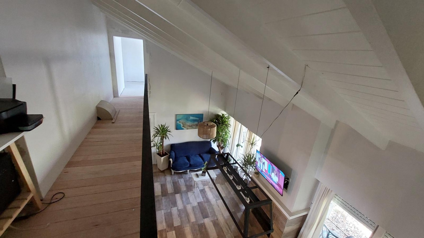 CASA 3 AMBIENTES CON ESCRITORIO Y PARQUE RECICLADA