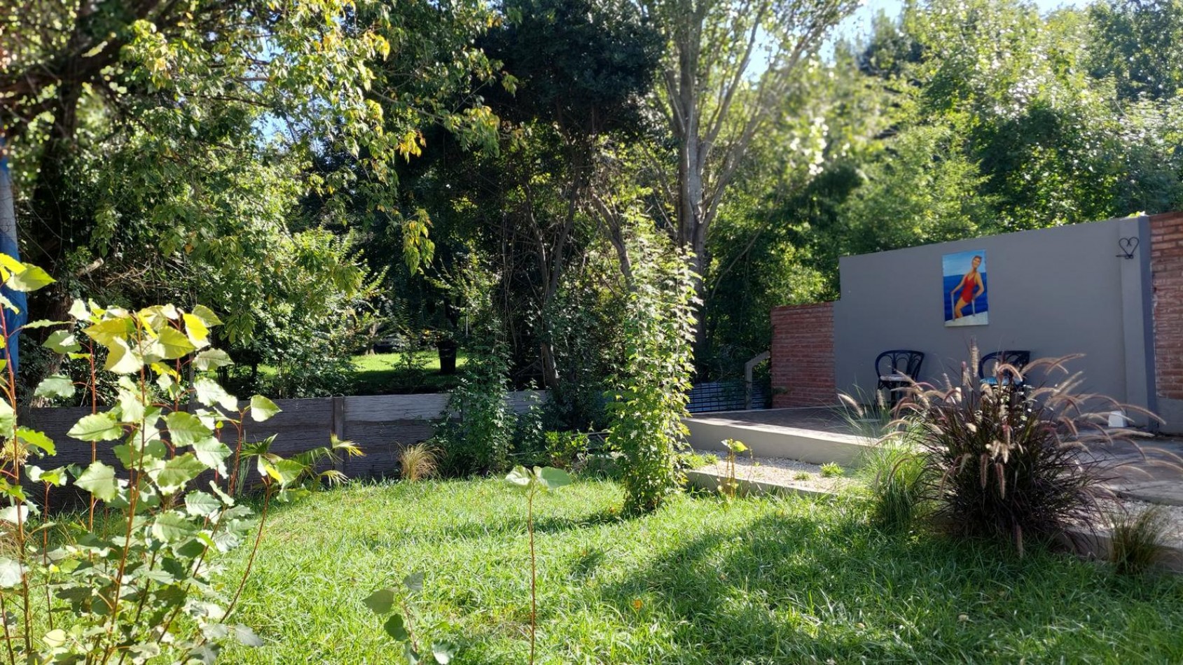 CASA 3 AMBIENTES CON ESCRITORIO Y PARQUE RECICLADA