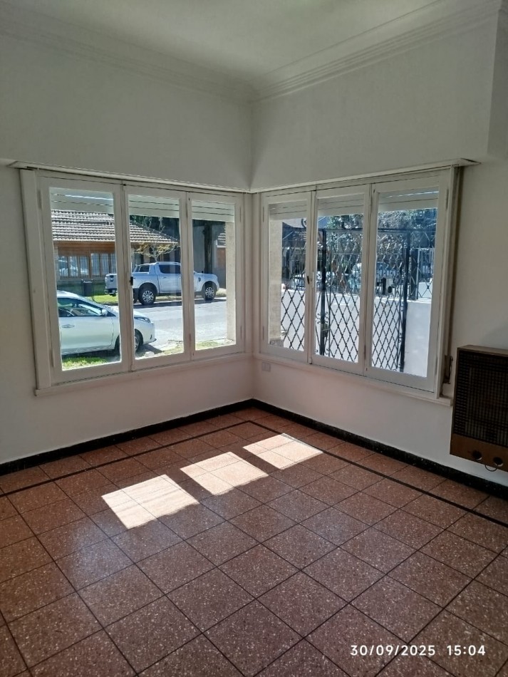 CHALET EN ALQUILER - PH AL FRENTE CON ENTRADA DE AUTO