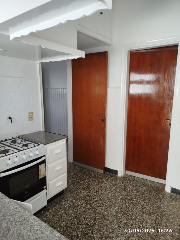 CHALET EN ALQUILER - PH AL FRENTE CON ENTRADA DE AUTO