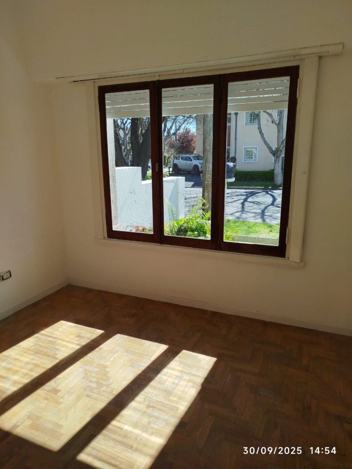 CHALET EN ALQUILER - PH AL FRENTE CON ENTRADA DE AUTO