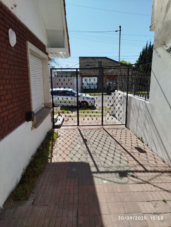 CHALET EN ALQUILER - PH AL FRENTE CON ENTRADA DE AUTO