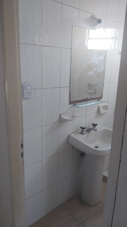 CASA Y DEPARTAMENTO PARA DOS FAMILIAS - Zona R.S.Peña y M.Bravo