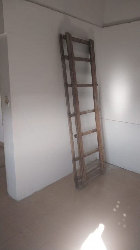 CASA Y DEPARTAMENTO PARA DOS FAMILIAS - Zona R.S.Peña y M.Bravo