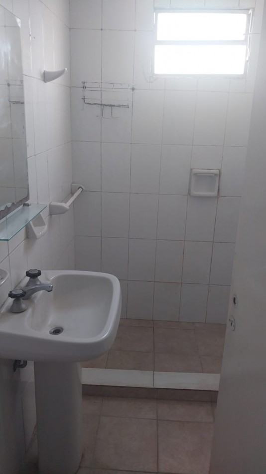 CASA Y DEPARTAMENTO PARA DOS FAMILIAS - Zona R.S.Peña y M.Bravo