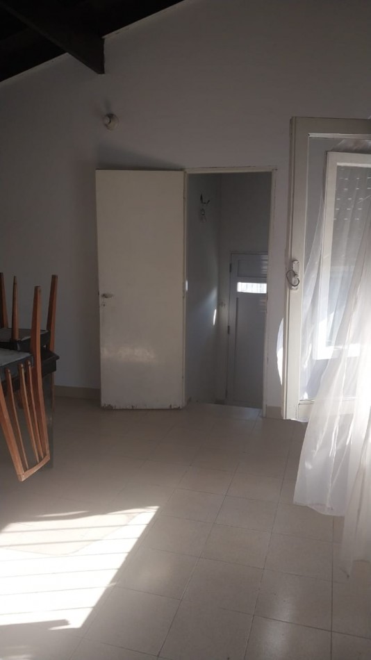 CASA Y DEPARTAMENTO PARA DOS FAMILIAS - Zona R.S.Peña y M.Bravo