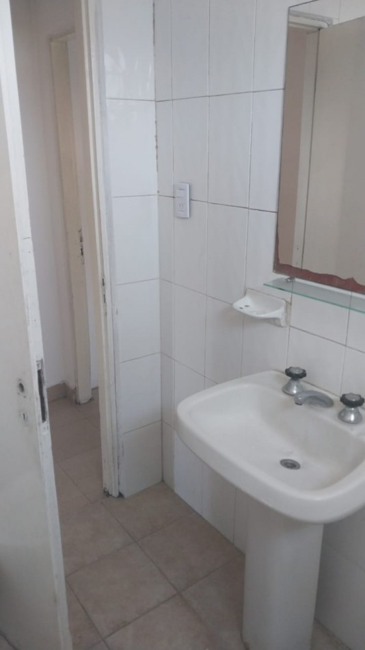 CASA Y DEPARTAMENTO PARA DOS FAMILIAS - Zona R.S.Peña y M.Bravo