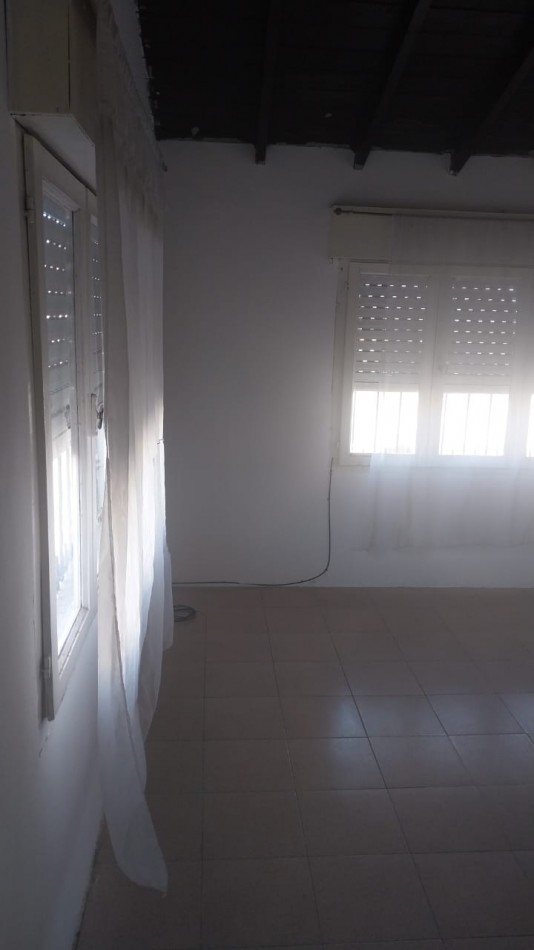 CASA Y DEPARTAMENTO PARA DOS FAMILIAS - Zona R.S.Peña y M.Bravo