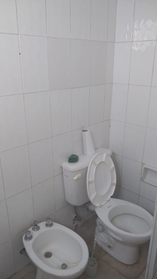 CASA Y DEPARTAMENTO PARA DOS FAMILIAS - Zona R.S.Peña y M.Bravo