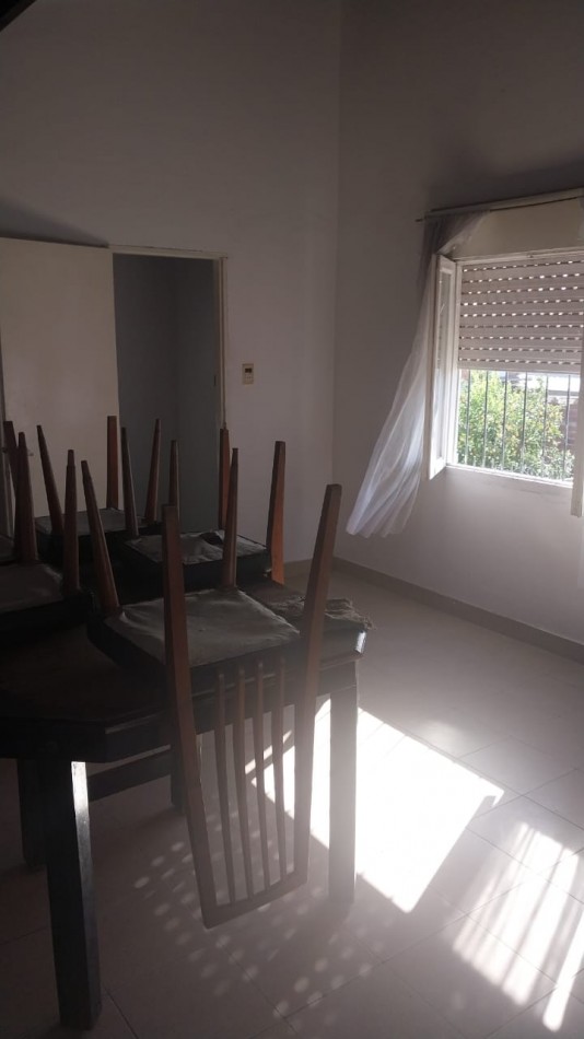 CASA Y DEPARTAMENTO PARA DOS FAMILIAS - Zona R.S.Peña y M.Bravo