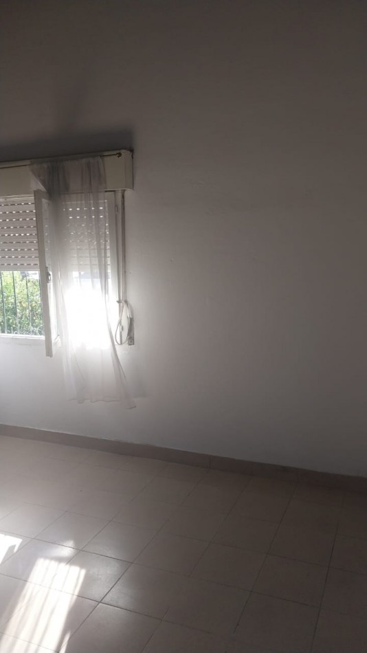 CASA Y DEPARTAMENTO PARA DOS FAMILIAS - Zona R.S.Peña y M.Bravo