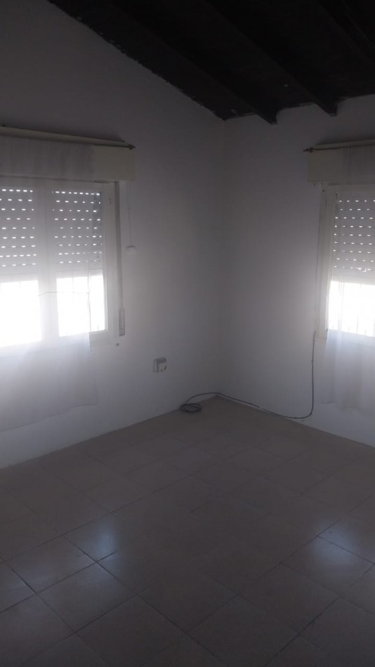 CASA Y DEPARTAMENTO PARA DOS FAMILIAS - Zona R.S.Peña y M.Bravo