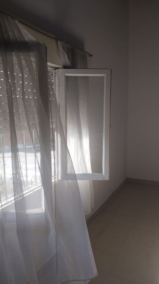 CASA Y DEPARTAMENTO PARA DOS FAMILIAS - Zona R.S.Peña y M.Bravo