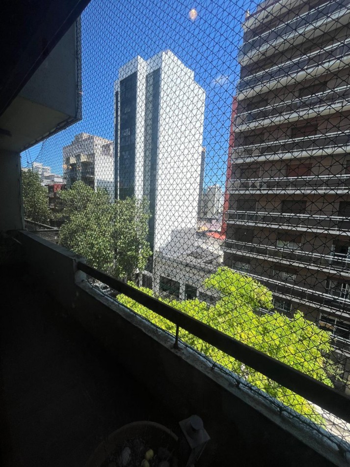 PISO DE 6 AMBIENTES CON COCHERA - LA PERLA