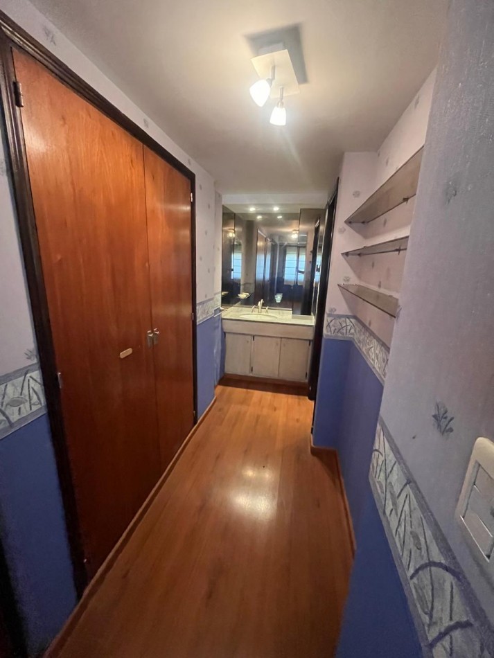 PISO DE 6 AMBIENTES CON COCHERA - LA PERLA