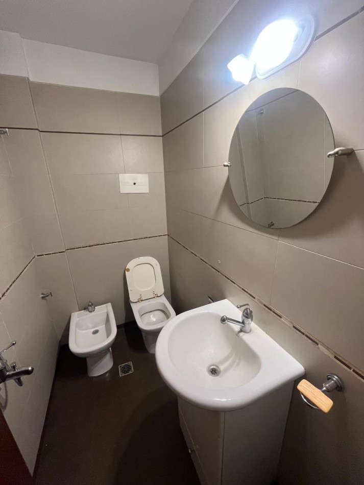 PISO DE 6 AMBIENTES CON COCHERA - LA PERLA