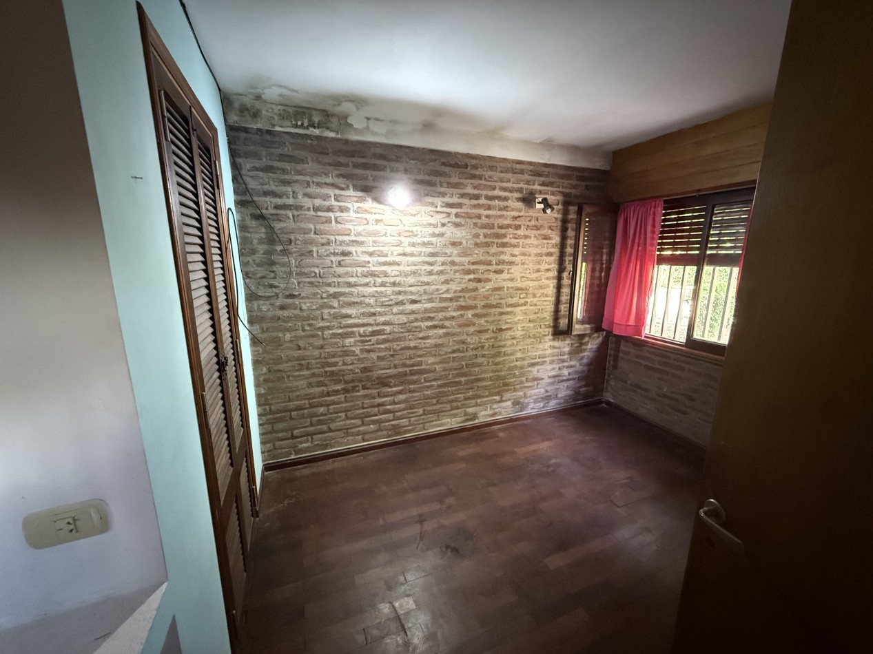 GRAN CASA QUINTA EN ESQUINA CON PARQUE 