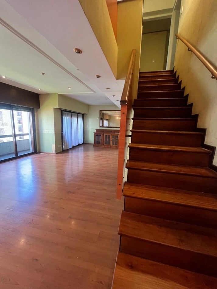 AMPLIO PISO 6 AMBIENTES CON COCHERA - LA PERLA