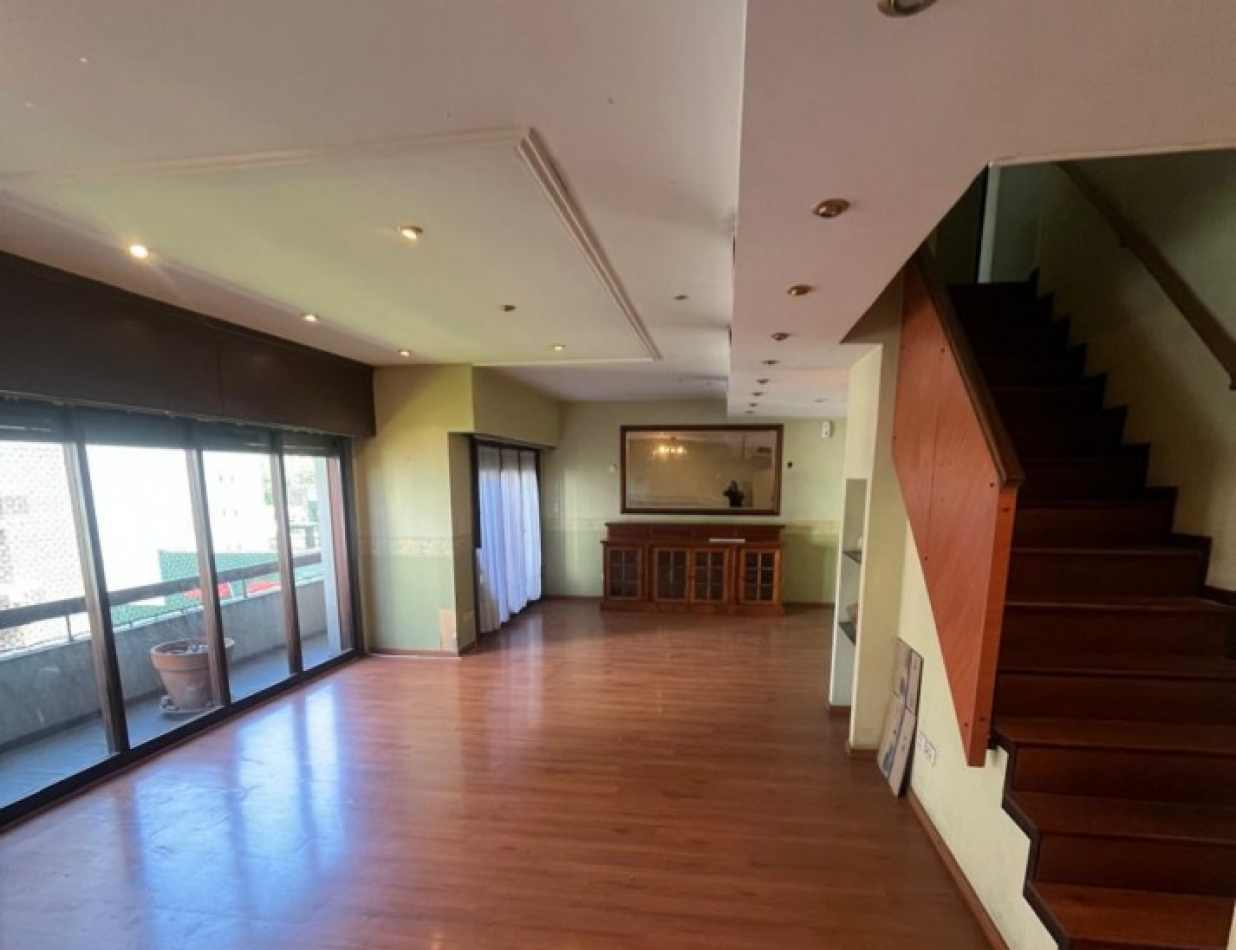 AMPLIO PISO 6 AMBIENTES CON COCHERA - LA PERLA