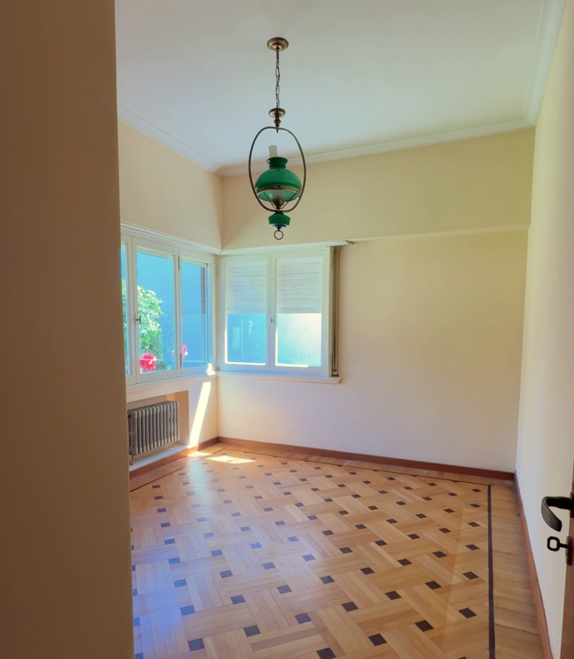 AMPLIA CASA 5 AMBIENTES EN BARRIO CONSTITUCION