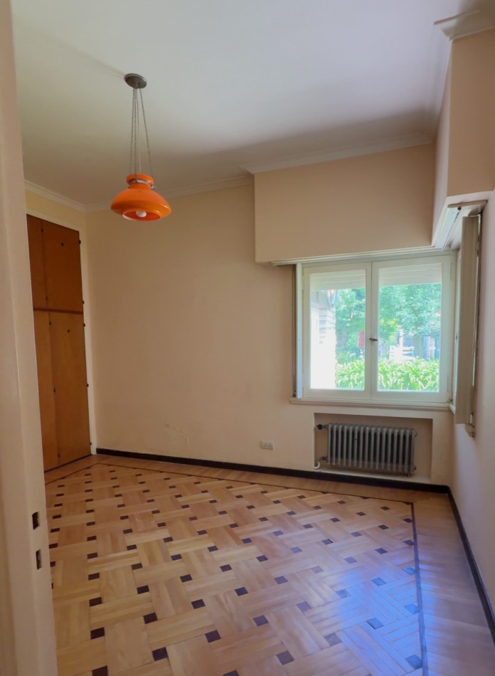 AMPLIA CASA 5 AMBIENTES EN BARRIO CONSTITUCION