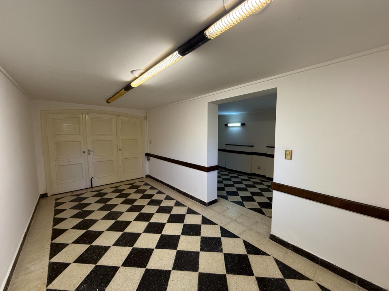 AMPLIA CASA 5 AMBIENTES EN BARRIO CONSTITUCION