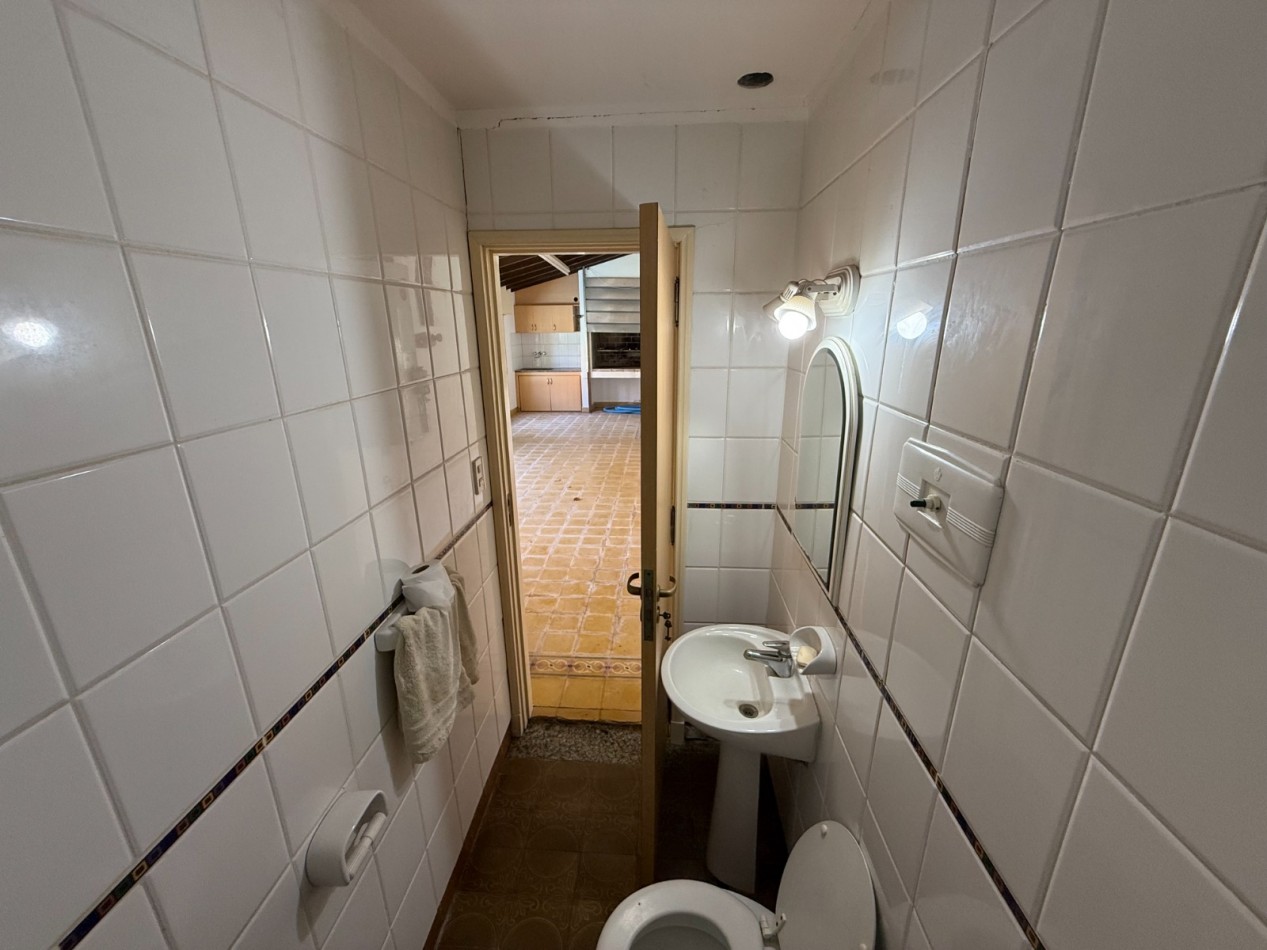 AMPLIA CASA 5 AMBIENTES EN BARRIO CONSTITUCION