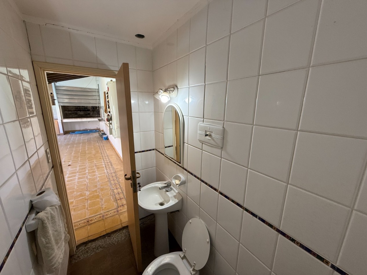 AMPLIA CASA 5 AMBIENTES EN BARRIO CONSTITUCION