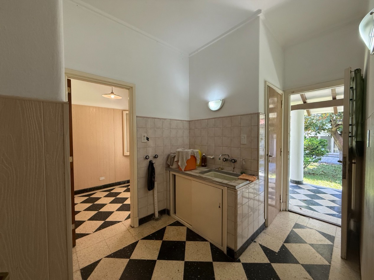 AMPLIA CASA 5 AMBIENTES EN BARRIO CONSTITUCION