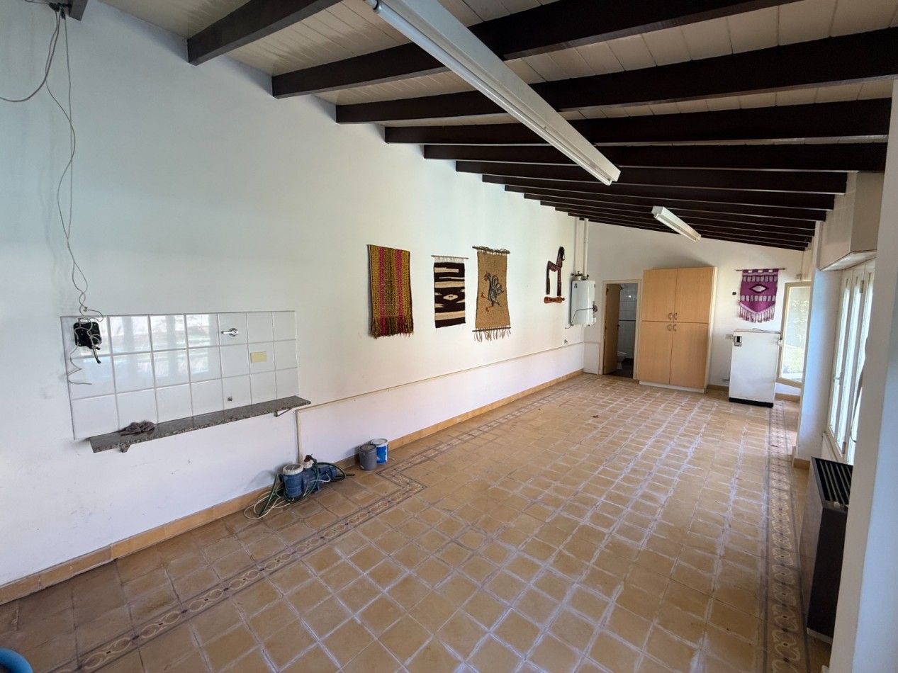 AMPLIA CASA 5 AMBIENTES EN BARRIO CONSTITUCION