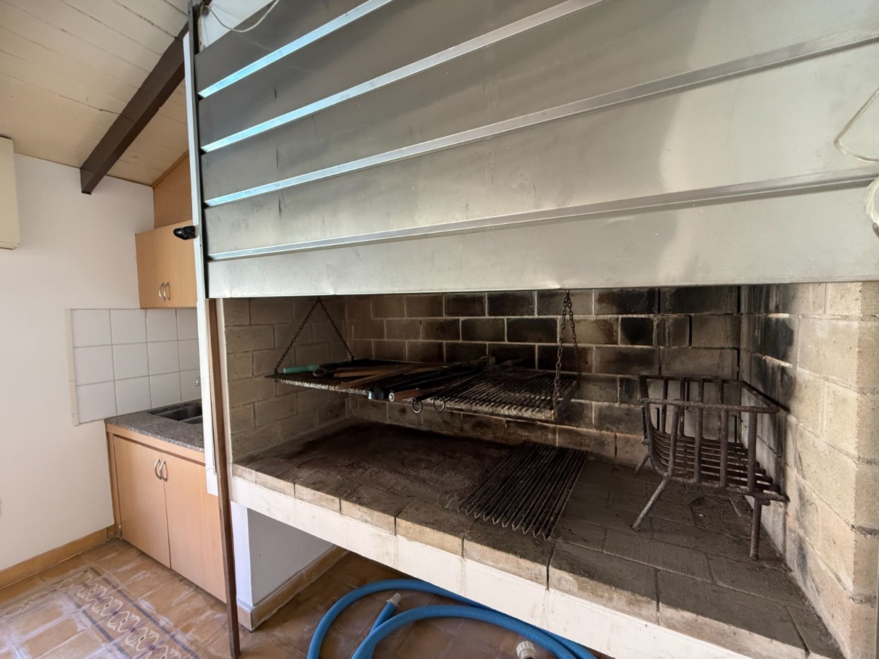 AMPLIA CASA 5 AMBIENTES EN BARRIO CONSTITUCION