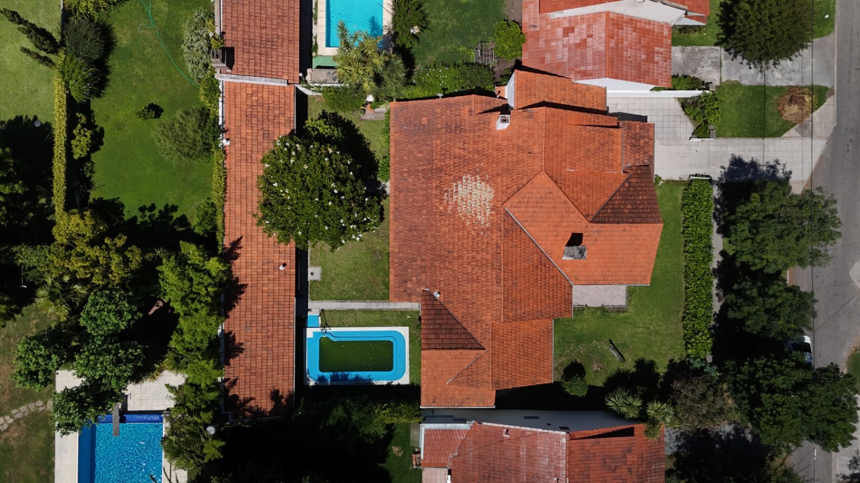 AMPLIA CASA 5 AMBIENTES EN BARRIO CONSTITUCION