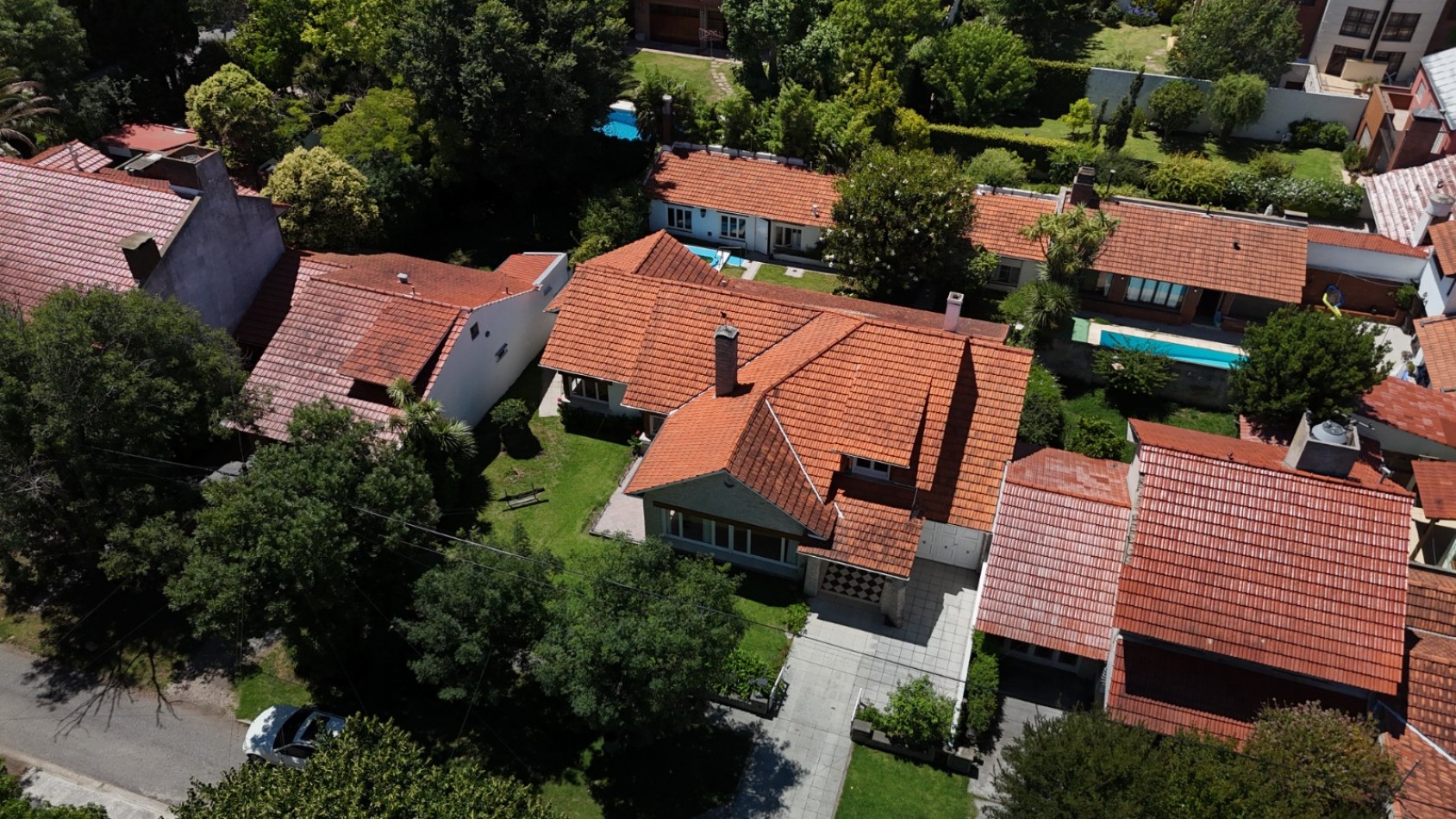 AMPLIA CASA 5 AMBIENTES EN BARRIO CONSTITUCION