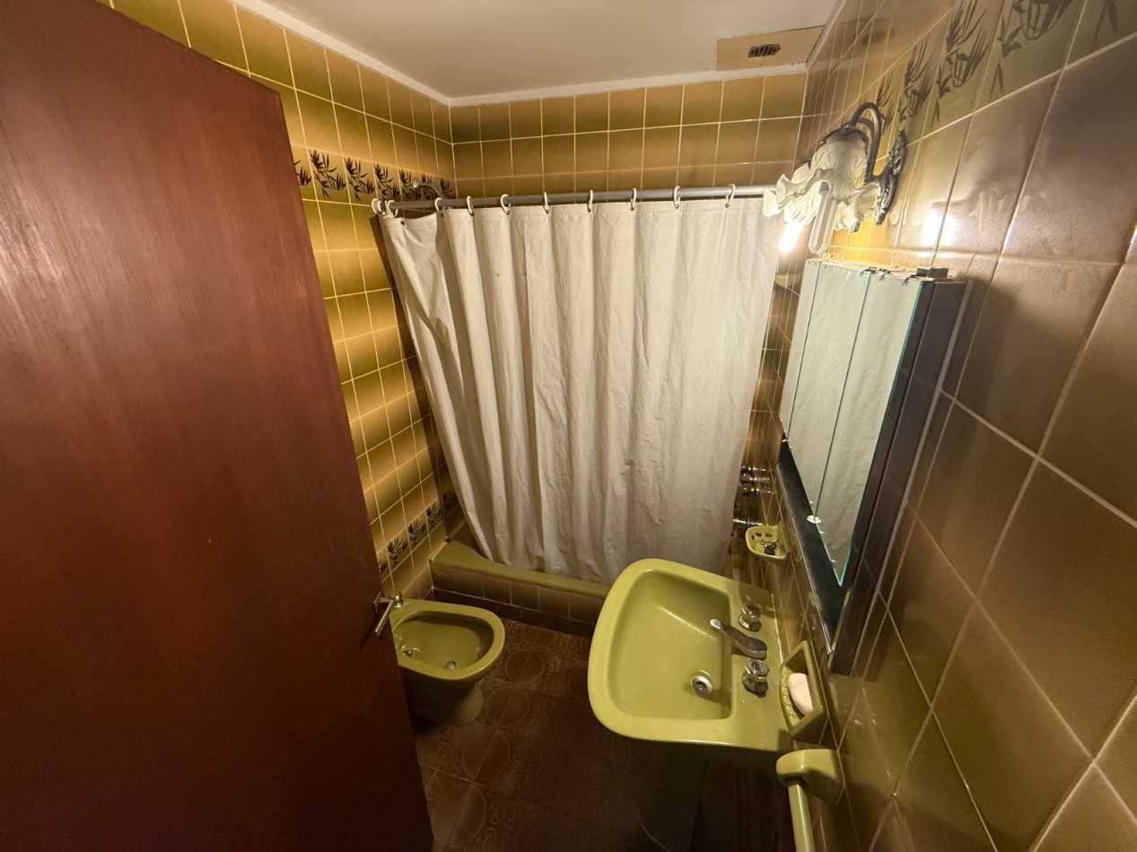 AMPLIA CASA 5 AMBIENTES EN BARRIO CONSTITUCION