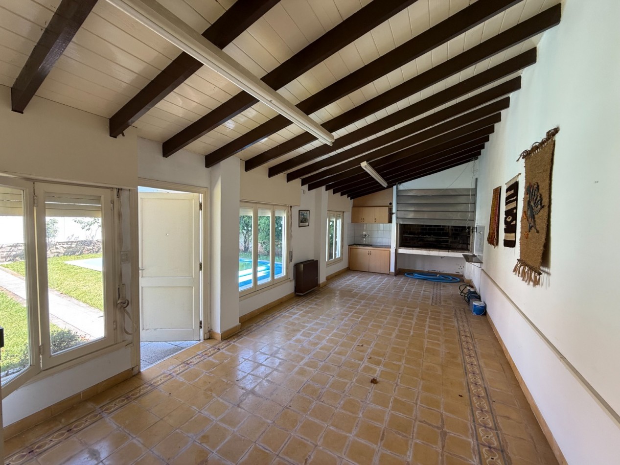 AMPLIA CASA 5 AMBIENTES EN BARRIO CONSTITUCION