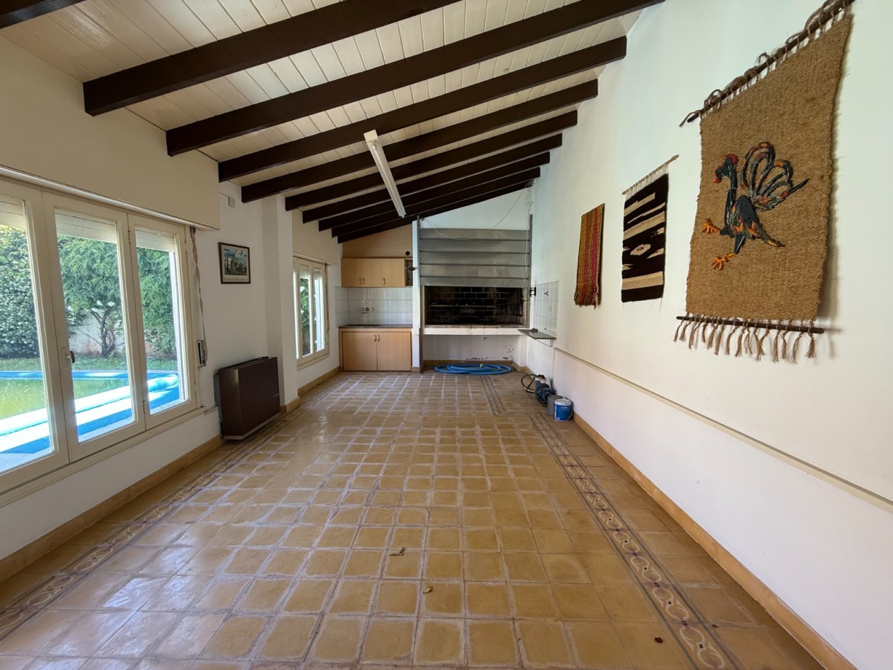 AMPLIA CASA 5 AMBIENTES EN BARRIO CONSTITUCION