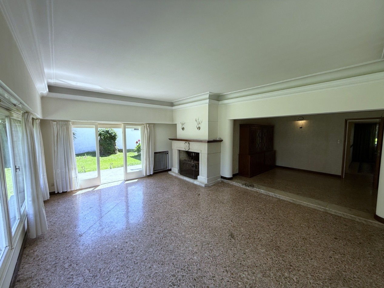 AMPLIA CASA 5 AMBIENTES EN BARRIO CONSTITUCION