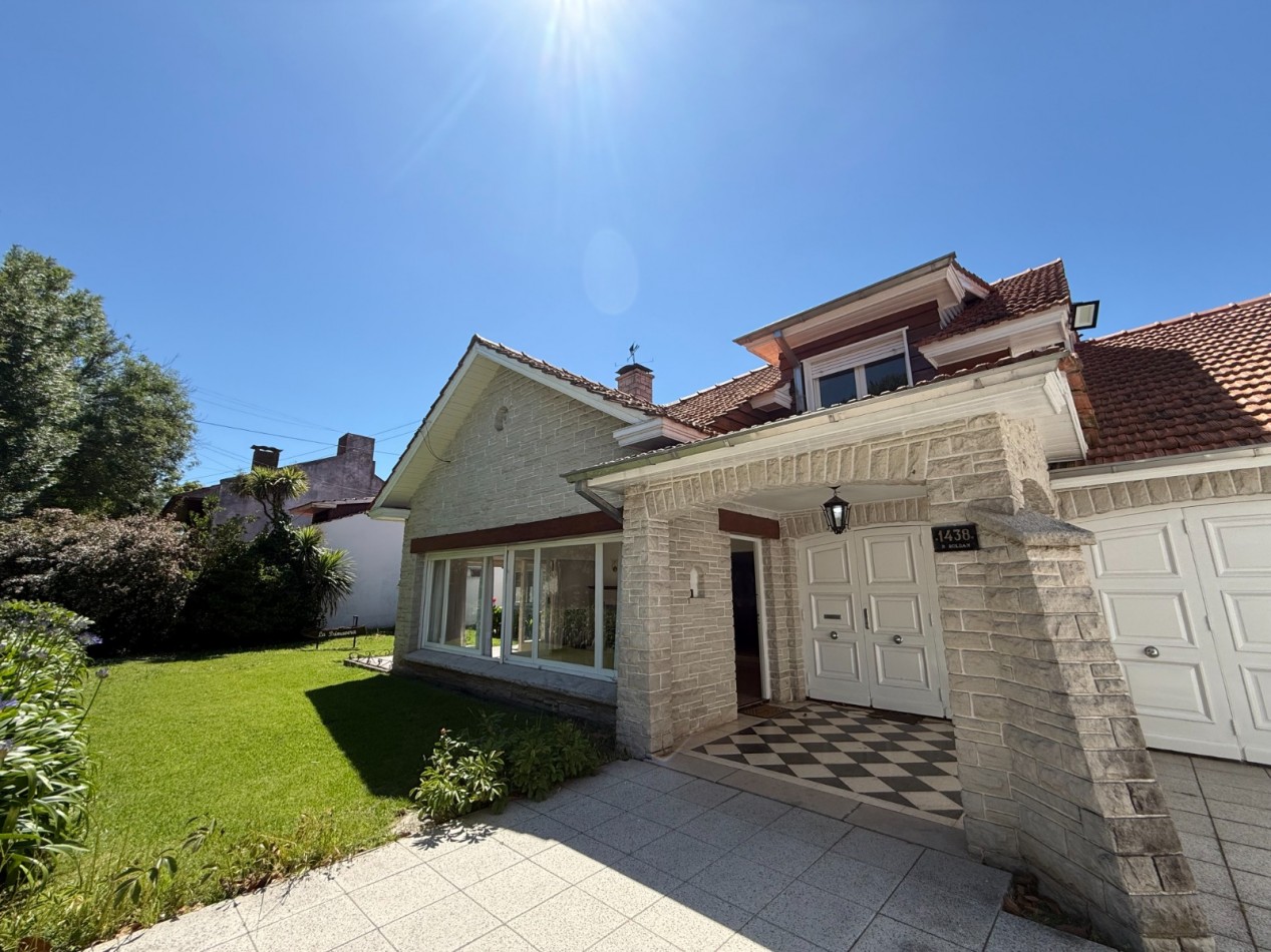 AMPLIA CASA 5 AMBIENTES EN BARRIO CONSTITUCION