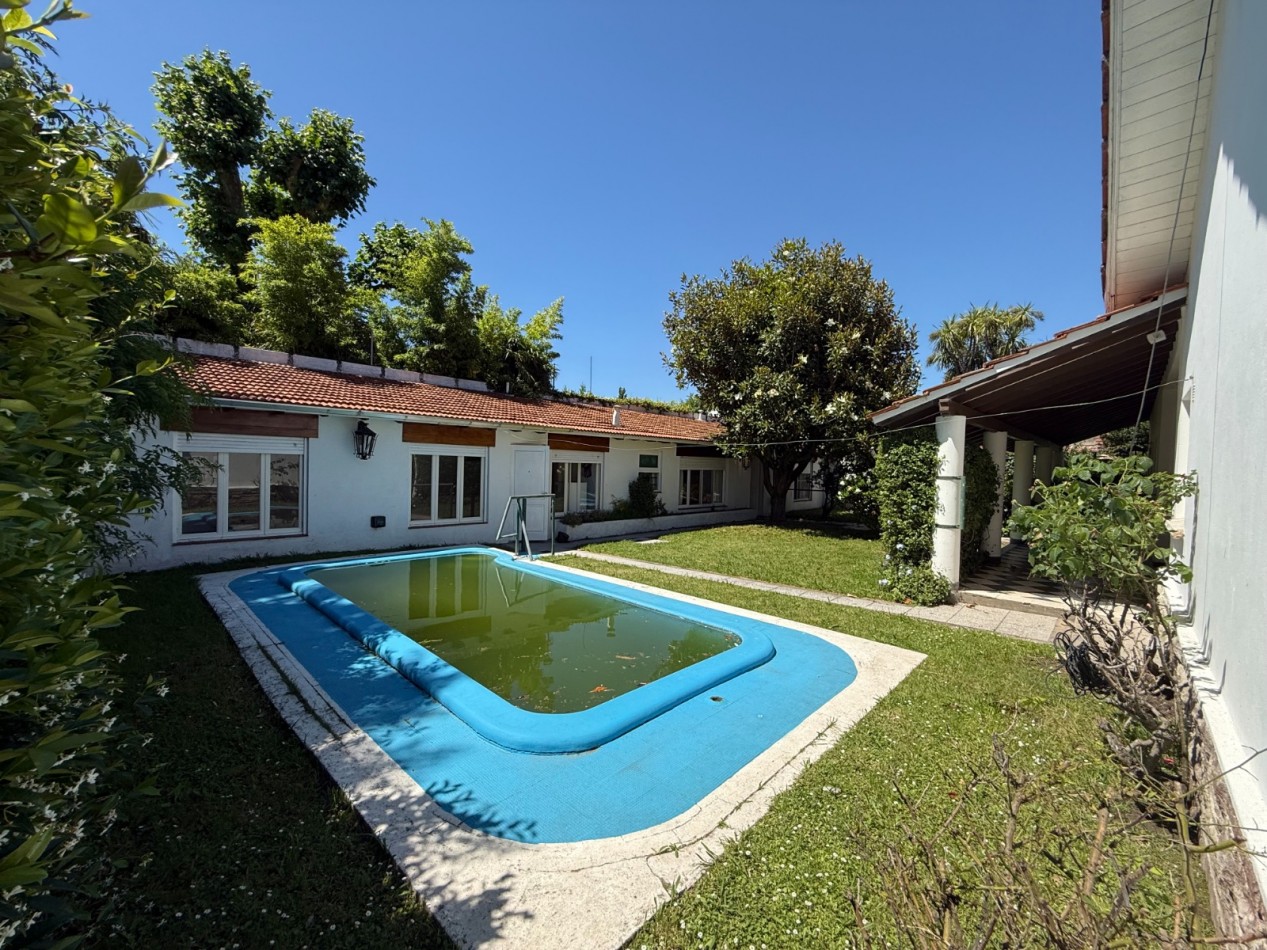 AMPLIA CASA 5 AMBIENTES EN BARRIO CONSTITUCION