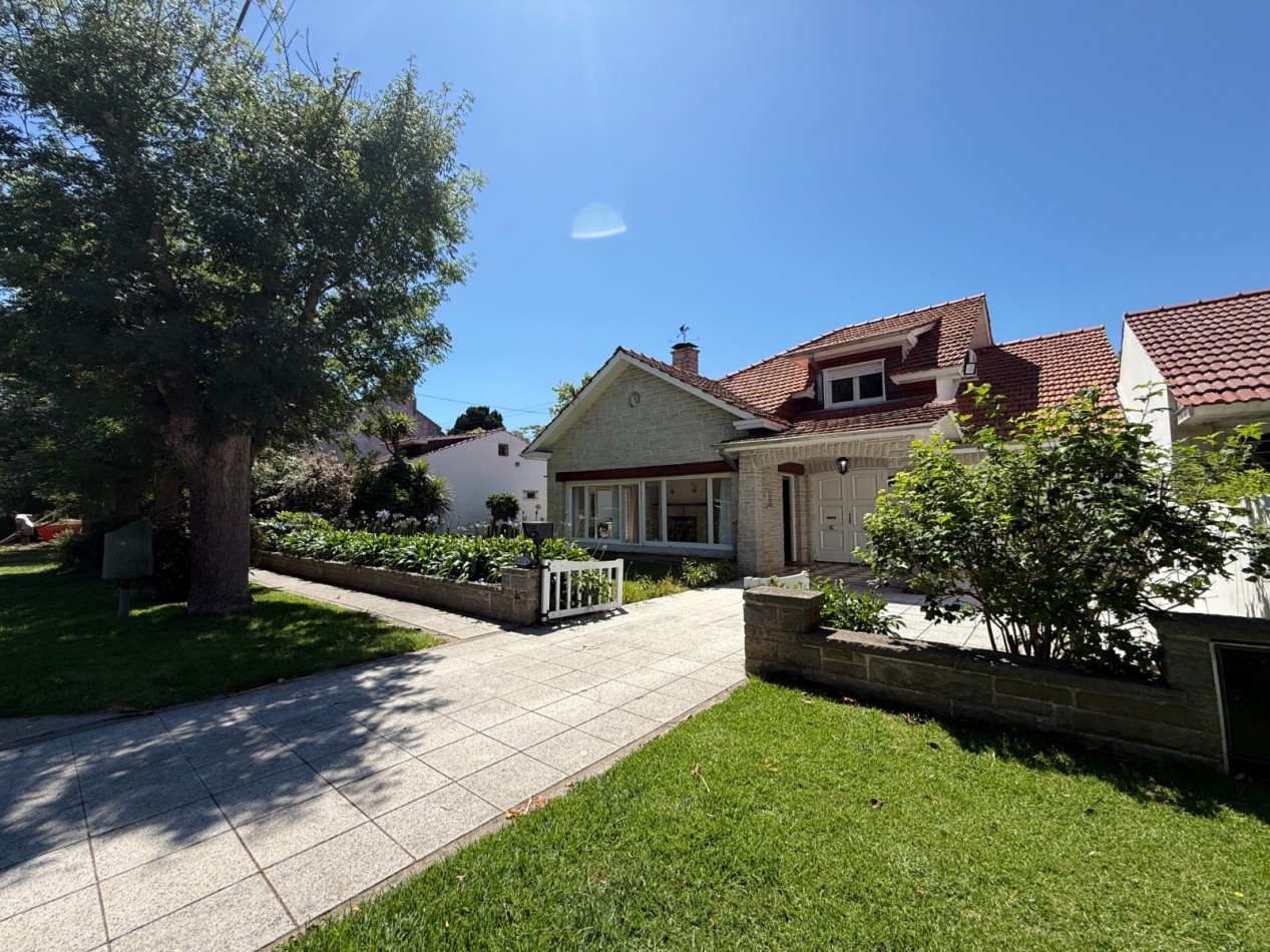 AMPLIA CASA 5 AMBIENTES EN BARRIO CONSTITUCION